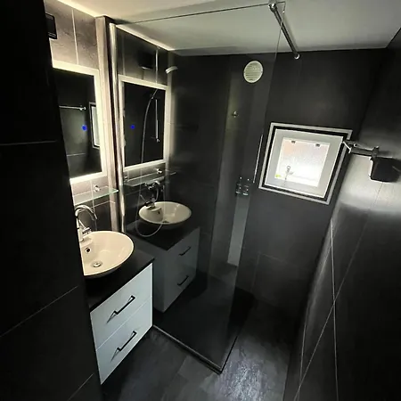 Modern In De Bossen De Veluwe * 伊皮